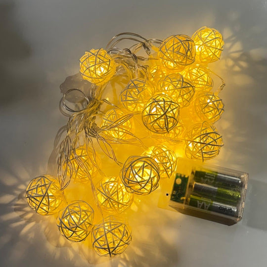 Ratten Ball String Lights